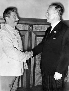 Joseph Stalin and Joachim von Ribbentrop (1939). (Wikimedia Commons)