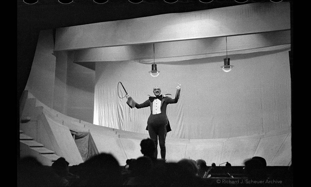 Photo of a ringmaster character at the Moscow Children's Theater