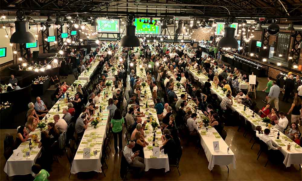 700-person Shabbat dinner in Krakow